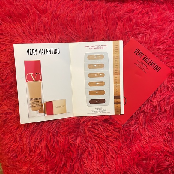 Very Valentino Foundation Sunscreen SPF 26 Sample Card - Picture 2 of 5